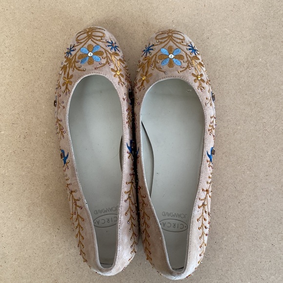 Circa Joan&David Leather Upper & Sole with Embroidered Beaded Detail. Size 7.5 - Picture 4 of 11
